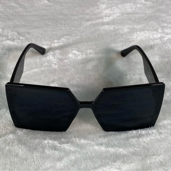 SHEIN Accessories - Dark Black Square Sunglasses